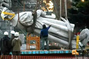 Escultura que forma parte del Monumento a Cristóbal Colón, que fue removido de lugar en Buenos Aires y reemplazado por otro dedicado a Juana Azurduy.