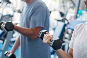 Incluir ejercicios de fuerza favorece la calidad de vida, ayuda a evitar lesiones y extiende la independencia con el paso de los años. Alejandro D’Ascenzo detalló cómo este tipo de entrenamiento impulsa la funcionalidad y la salud en todas las etapas.