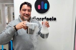 Demostración en vivo de técnicas culinarias científicas.