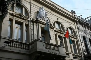La entidad tiene su origen institucional el 29 de agosto de 1884, cuando obtuvo personería jurídica el Club Comercial.